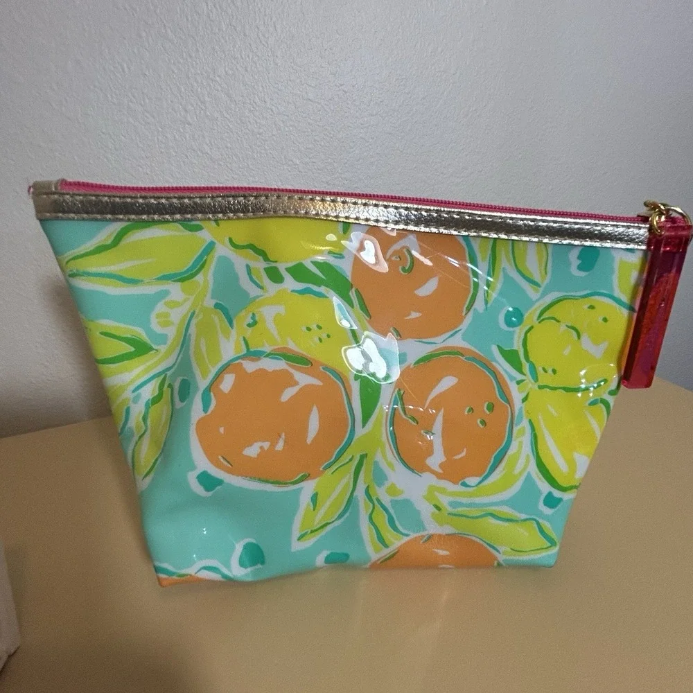 Lilly Pulitzer  Estee Lauder Makeup Bag Lemons Green Yellow New without Tags